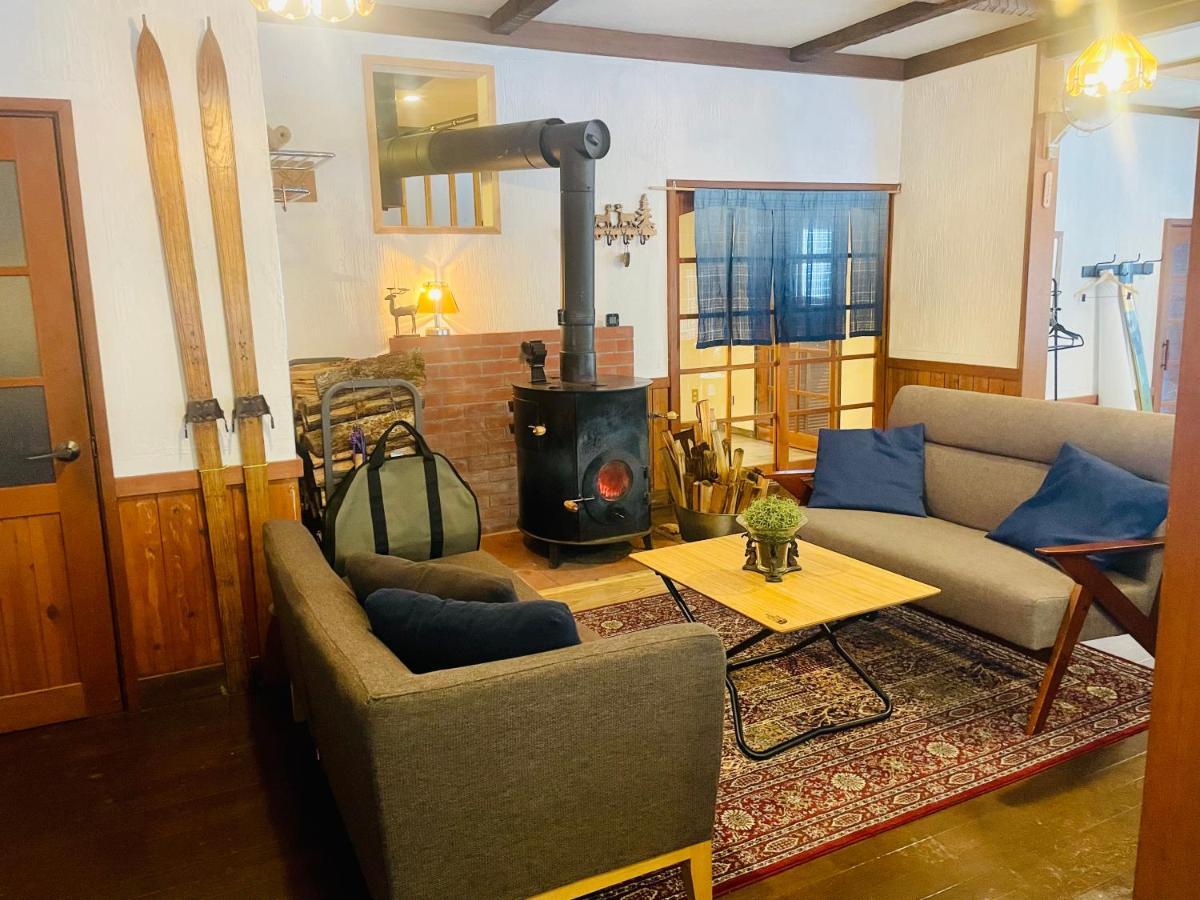 Guest House Zu-Thones Hakuba Exterior photo